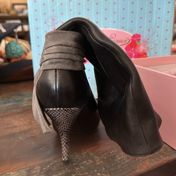 Poetic License Femininity M060 snake skin Hill - Picture 3 of 5